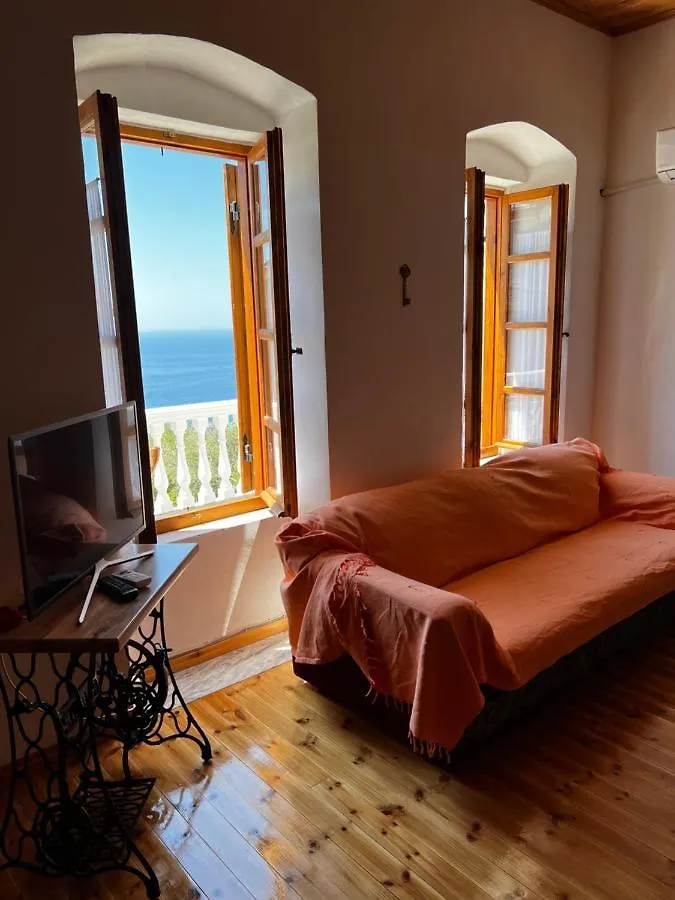 Traditional Old House Dhermi Guest house